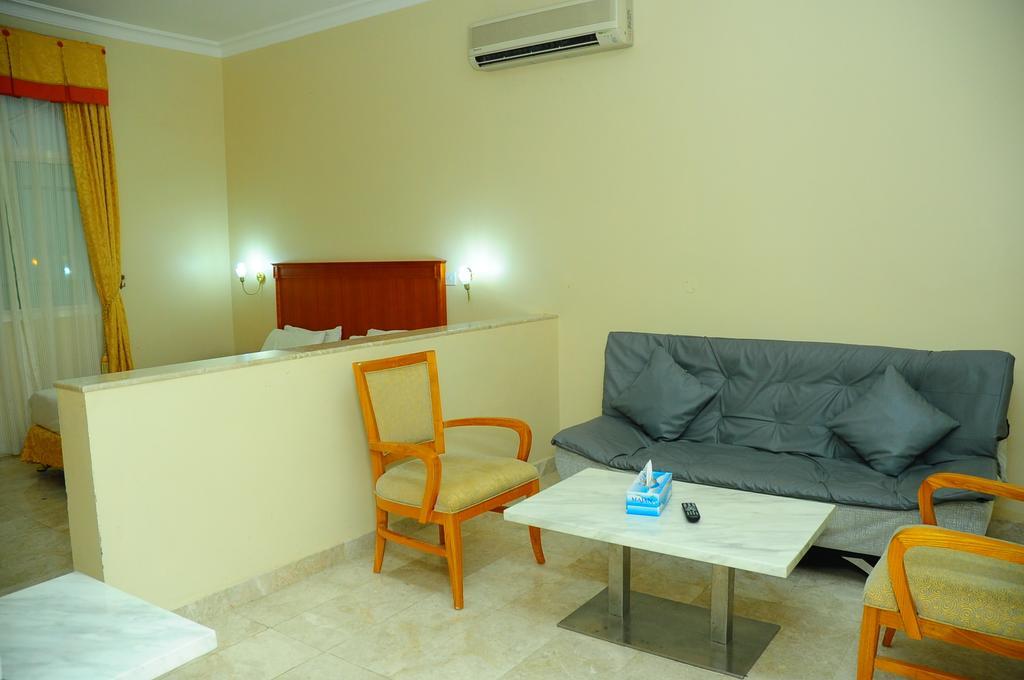 Al Faisal Hotel Suites Сур Номер фото